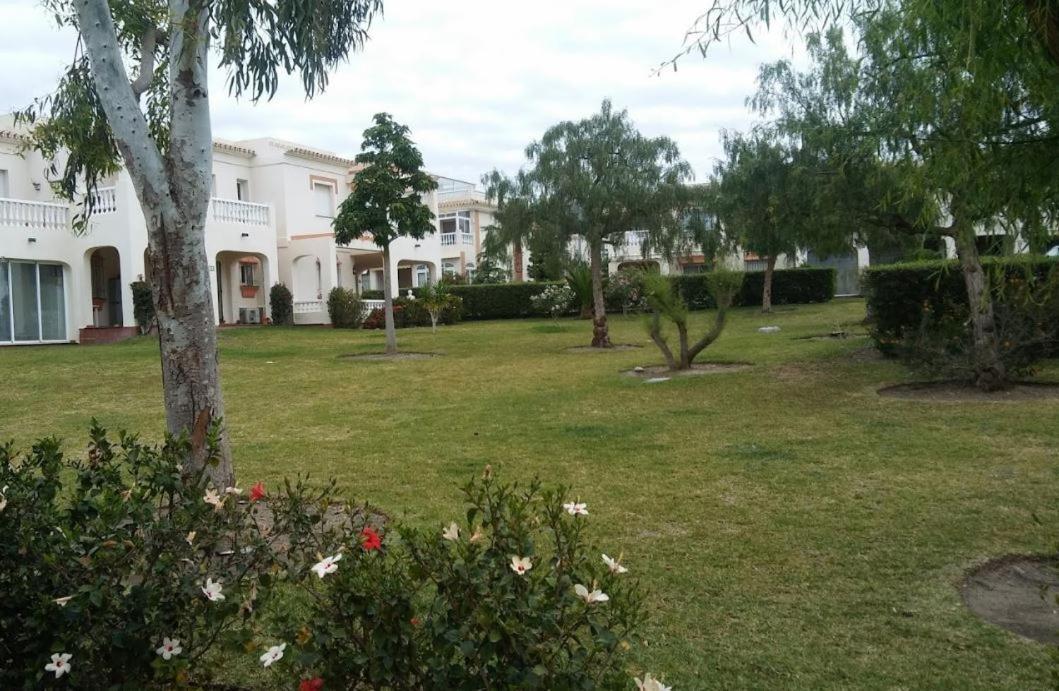 Apartamento en Torrox: 2 dormitorio wifi y piscina Exterior foto